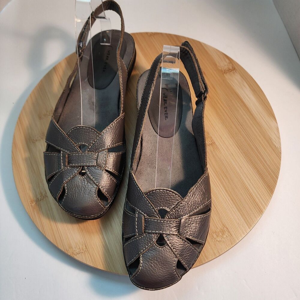 Wear. Ever. Diedra 85656 Silver womens 9 1/2 Medium Slingback Sandal Flat